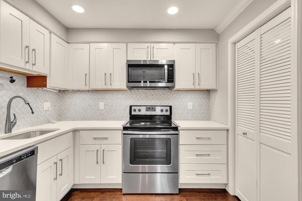 12138 Captiva Court - Photo 9