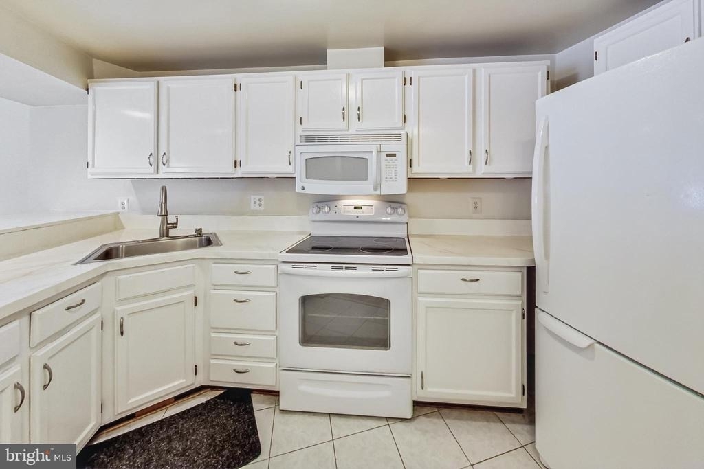 11924 Redtree Way - Photo 8