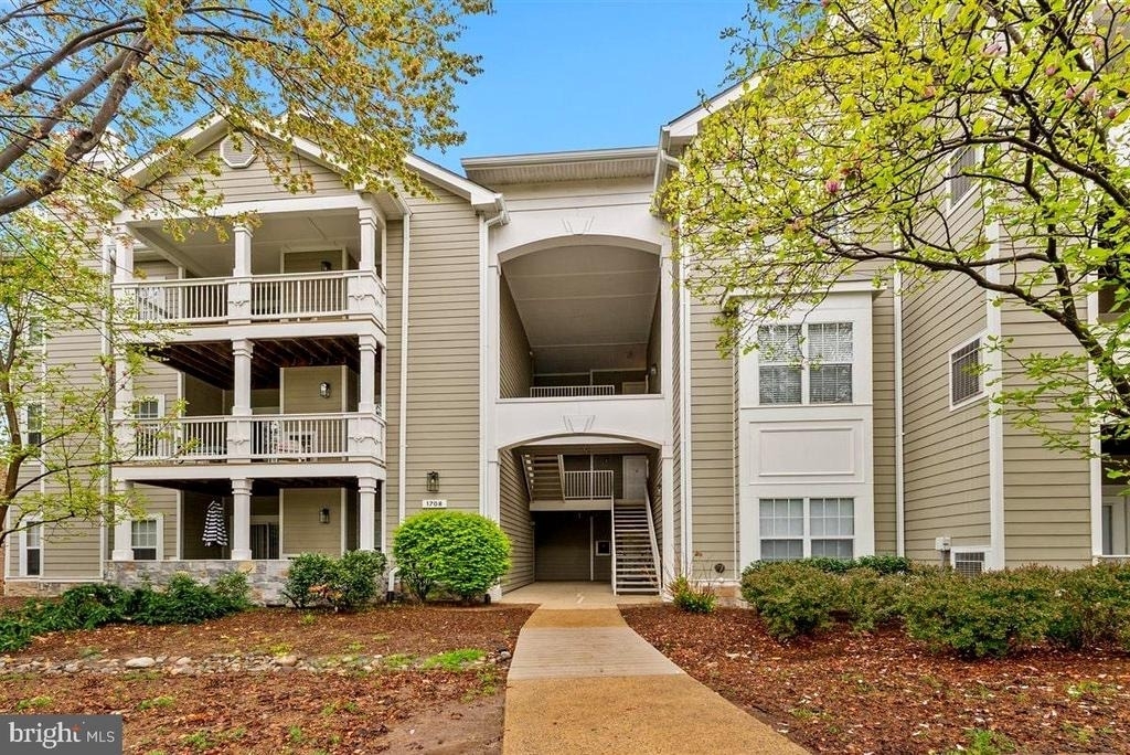 1708 Lake Shore Crest Drive - Photo 2
