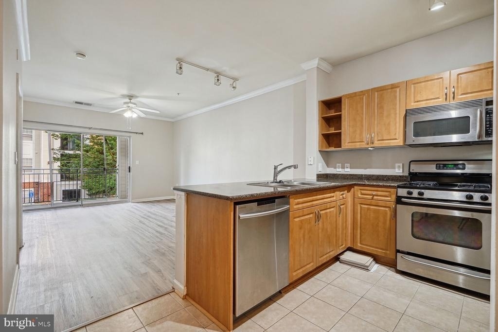 12949 Centre Park Circle - Photo 0