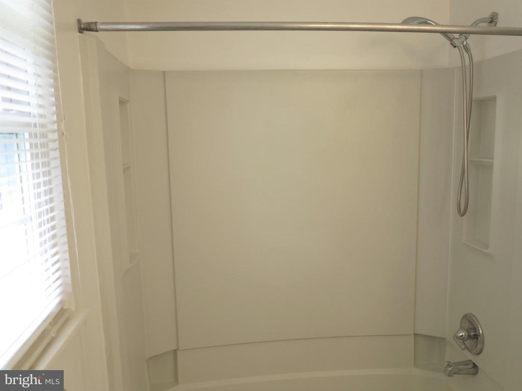 8406 Woodford Court - Photo 37