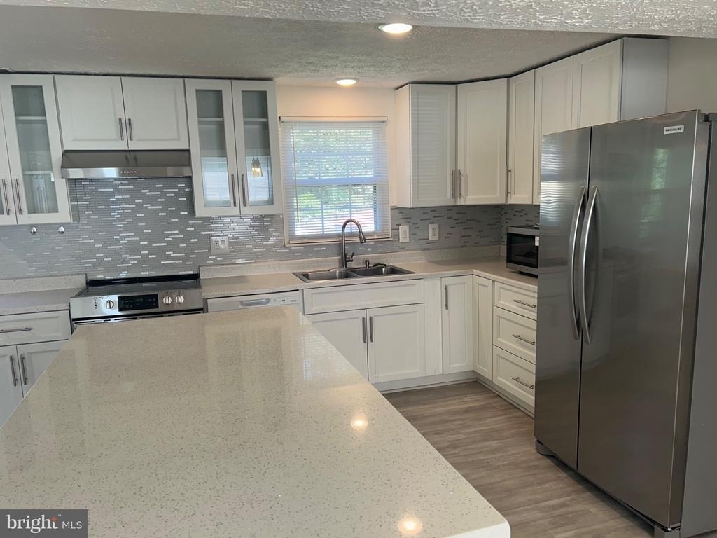 8406 Woodford Court - Photo 43