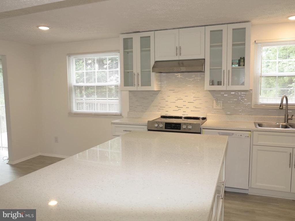 8406 Woodford Court - Photo 4