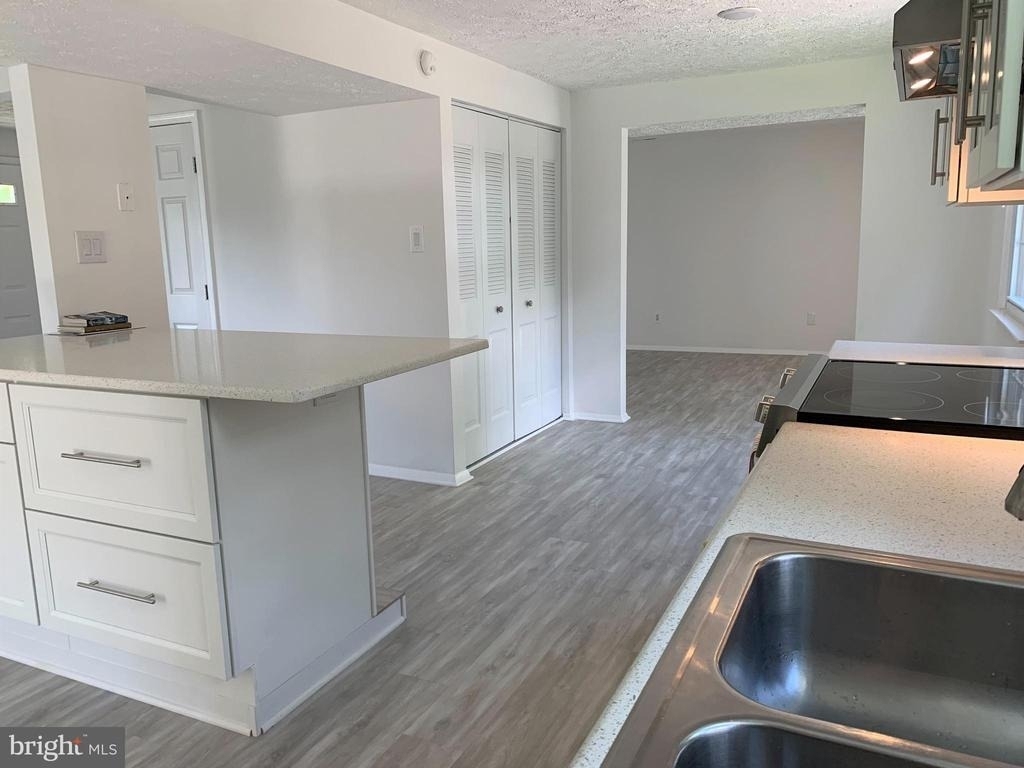 8406 Woodford Court - Photo 5