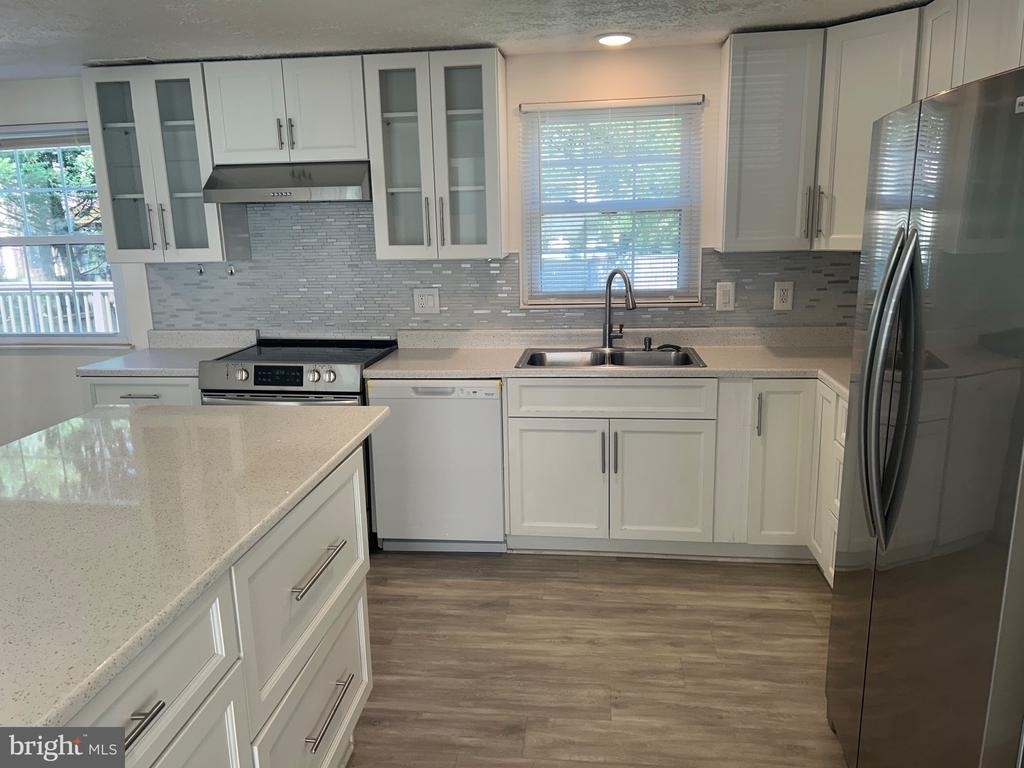 8406 Woodford Court - Photo 42