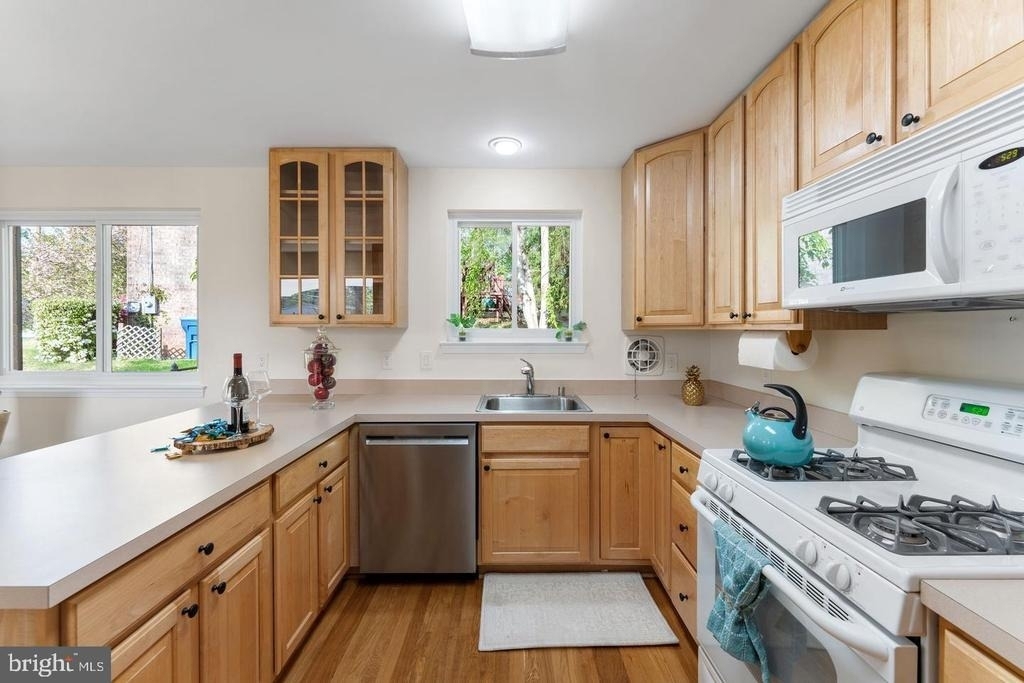 8459 Thames Street - Photo 2