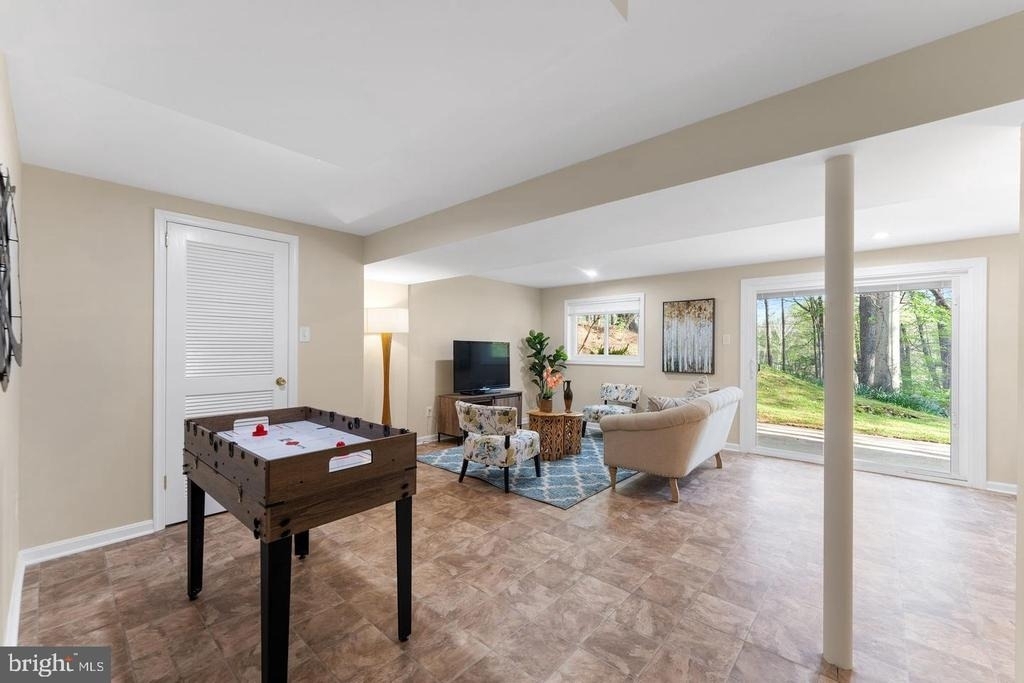 8459 Thames Street - Photo 10