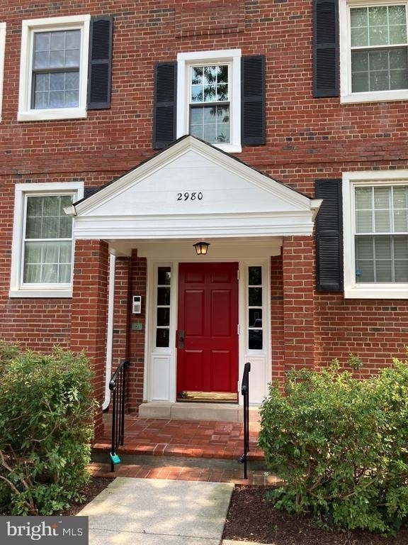 2980 S Columbus Street - Photo 2