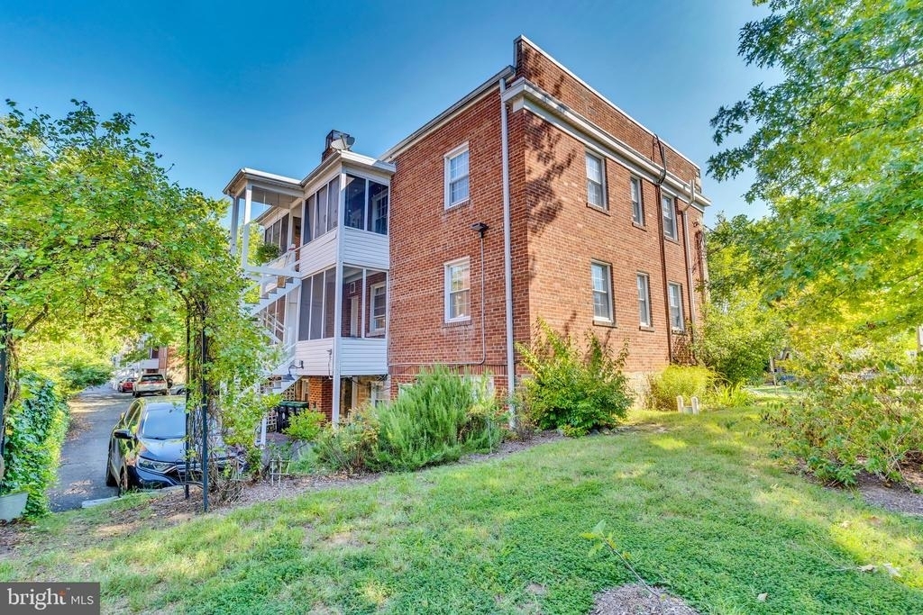 300 Commonwealth Avenue - Photo 18