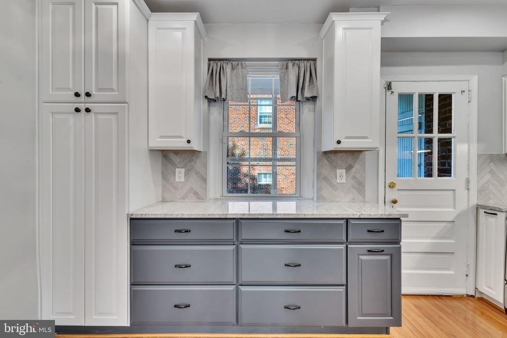 300 Commonwealth Avenue - Photo 5