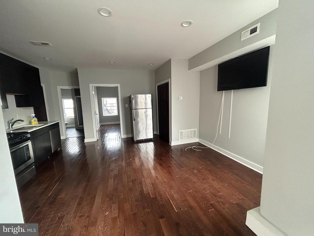 723 Sansom Street - Photo 1