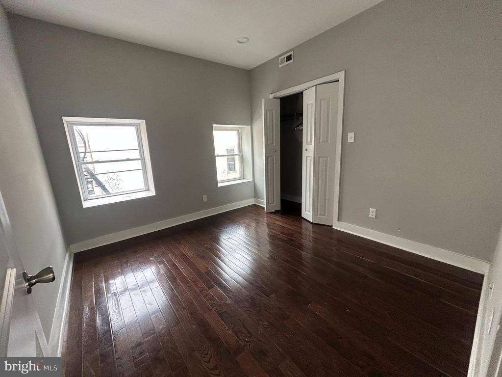 723 Sansom Street - Photo 3