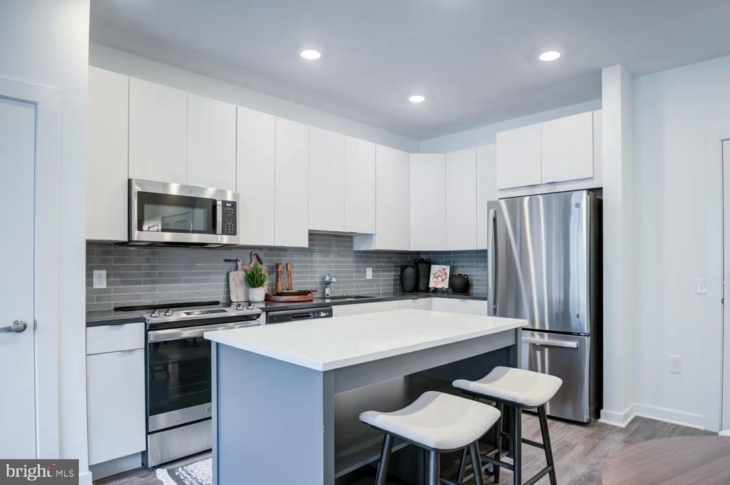 503-29 N Columbus Boulevard - Photo 1