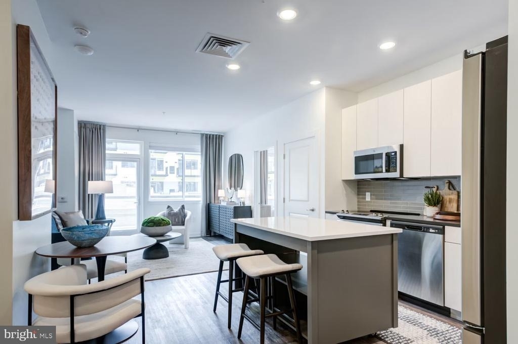503-29 N Columbus Boulevard - Photo 0