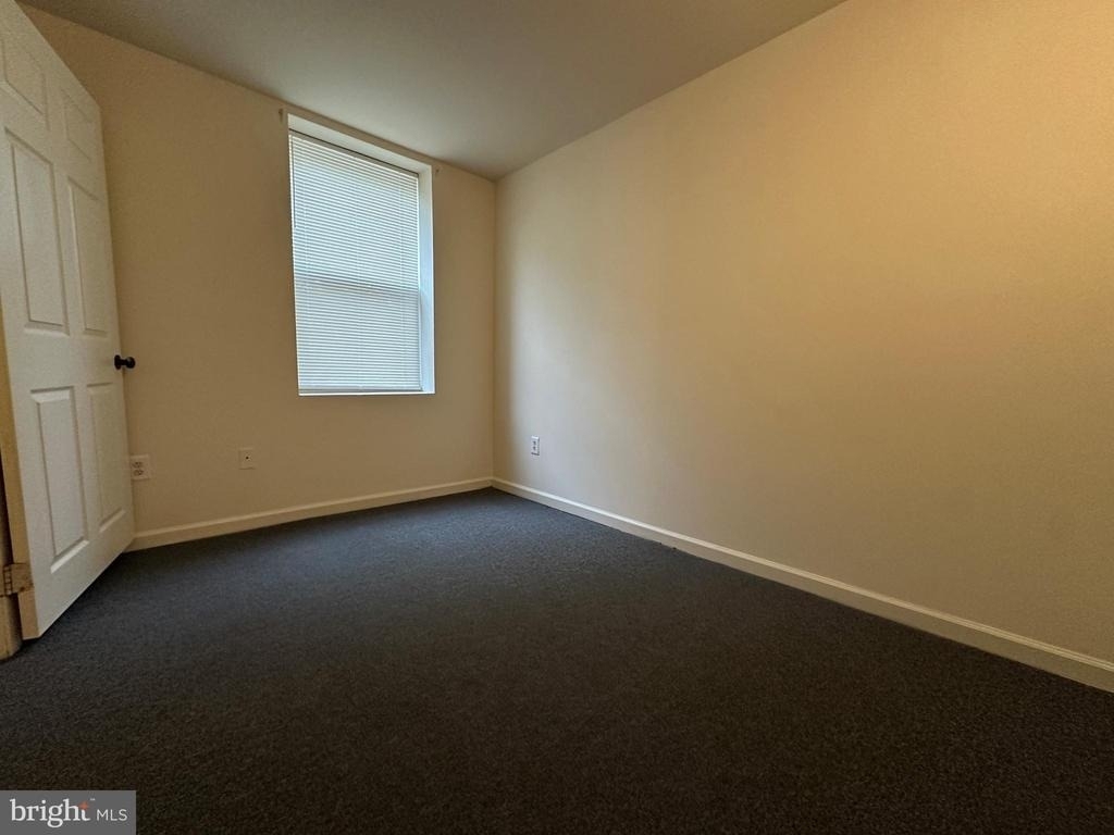 2621 E Thompson Street - Photo 2