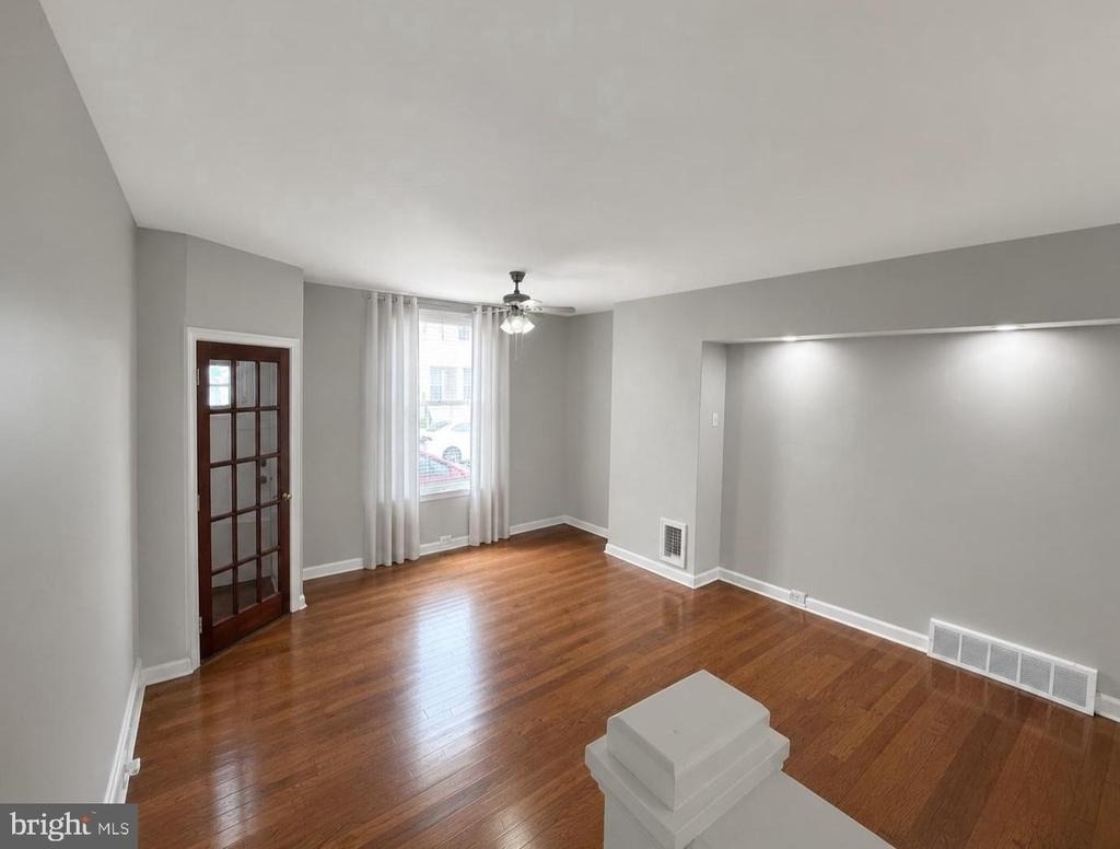 2643 Emerald Street - Photo 2