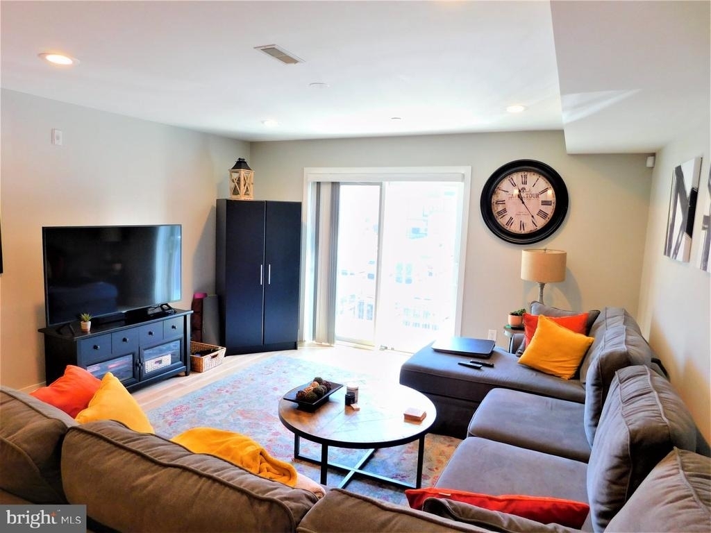 922 N 17th Street - Photo 2