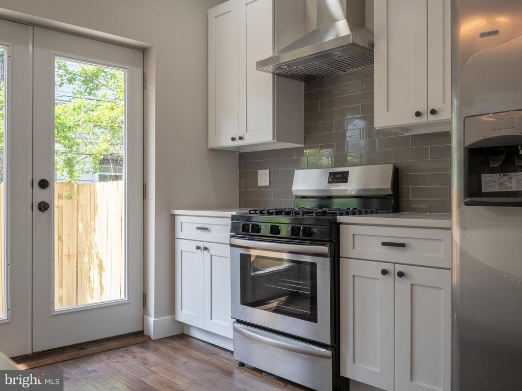 2930 Nicholas Street - Photo 3