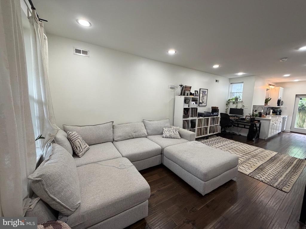 2930 Nicholas Street - Photo 14