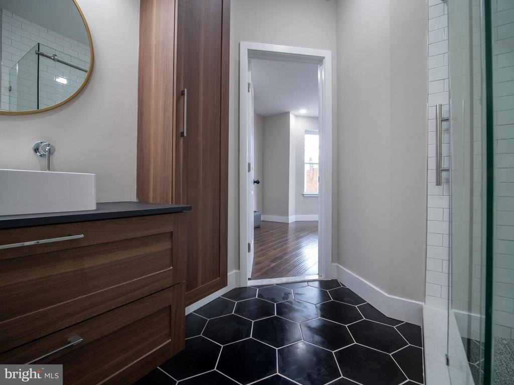 2930 Nicholas Street - Photo 7