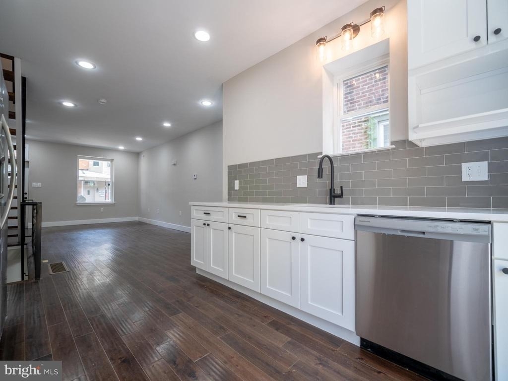 2930 Nicholas Street - Photo 4