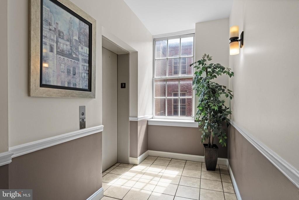 6 S Strawberry Street - Photo 2