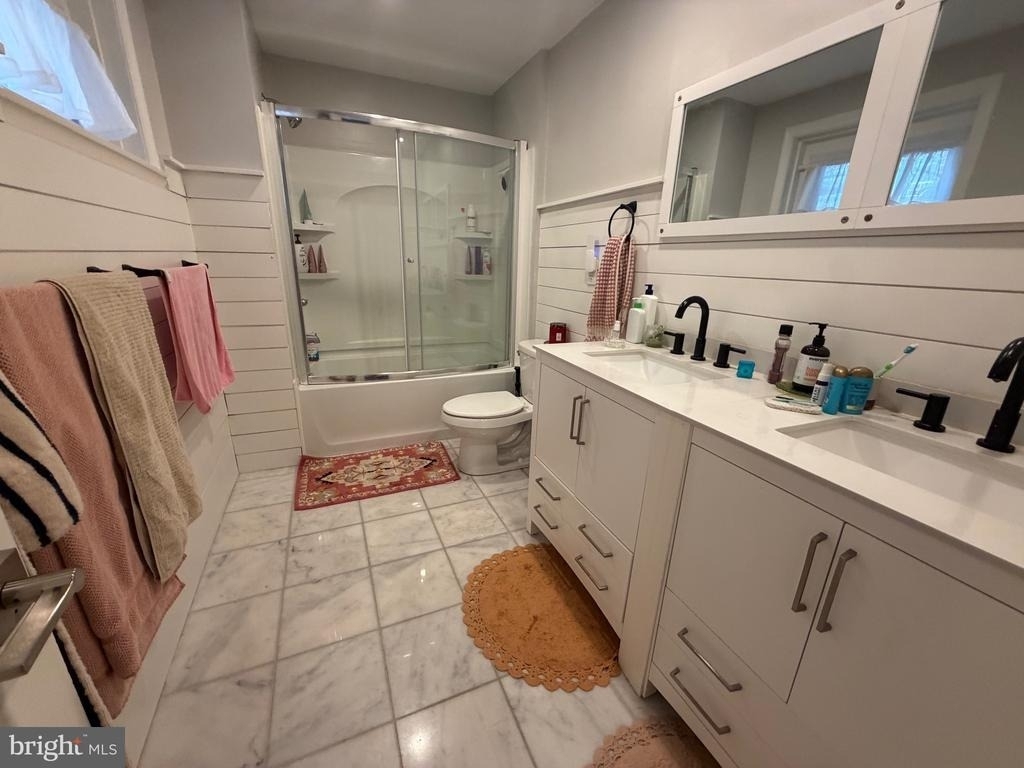 1211 Spruce Street - Photo 3