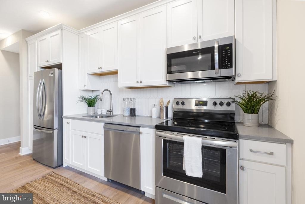 6712 Ridge Avenue - Photo 12