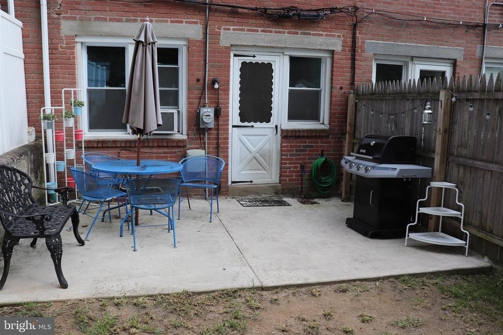 317 W Salaignac Street - Photo 2