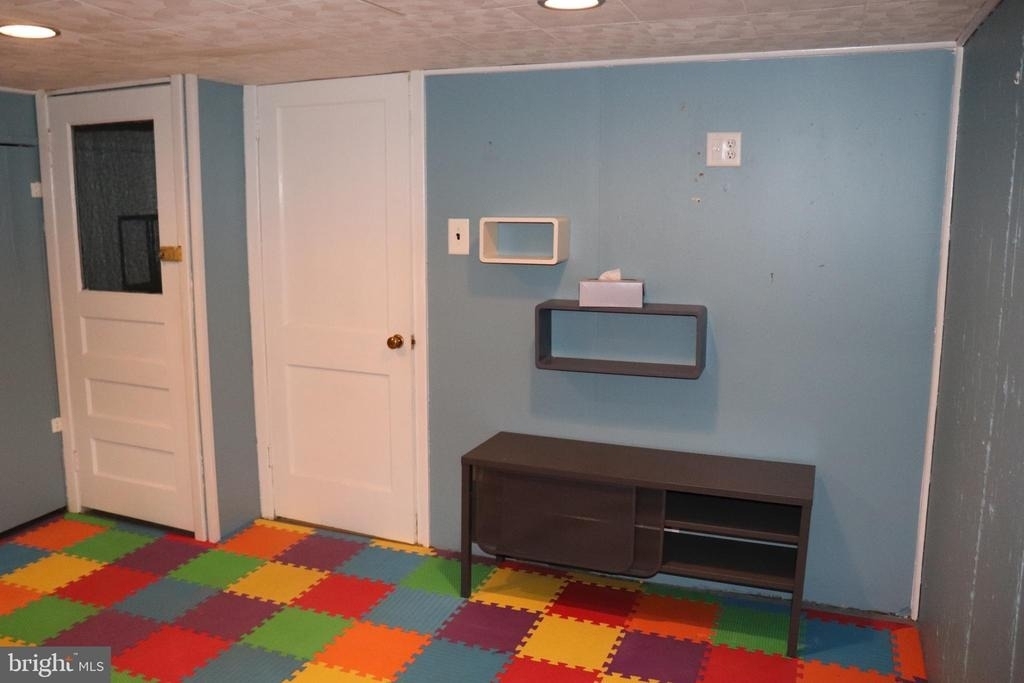 317 W Salaignac Street - Photo 18