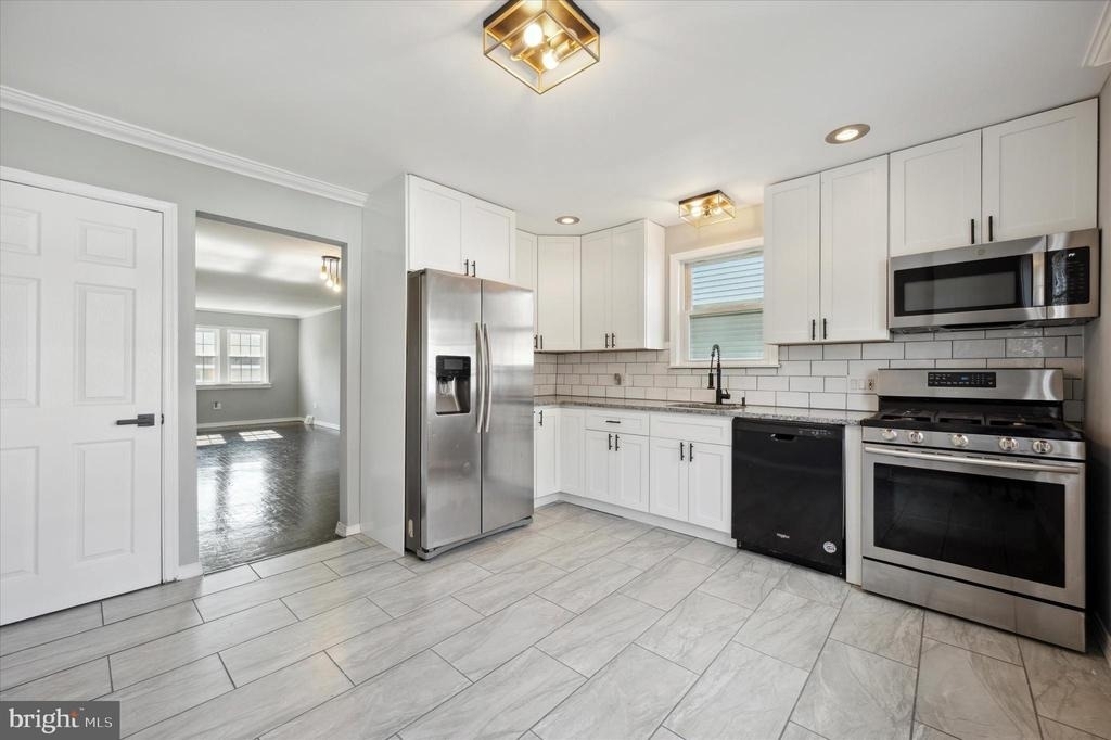 725 Mt Vernon Avenue - Photo 1