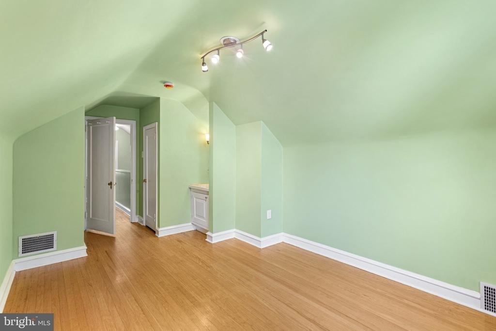 112 Cambridge Avenue - Photo 12