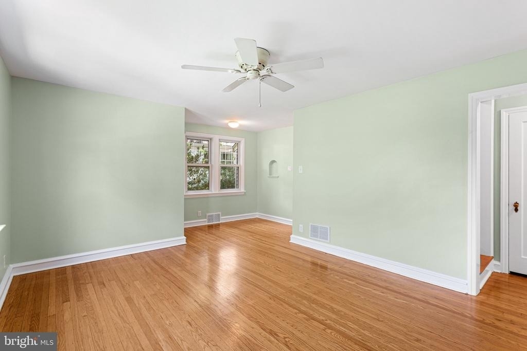 112 Cambridge Avenue - Photo 1