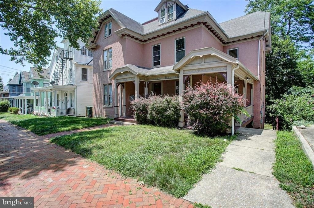 217 S Prospect Street - Photo 2