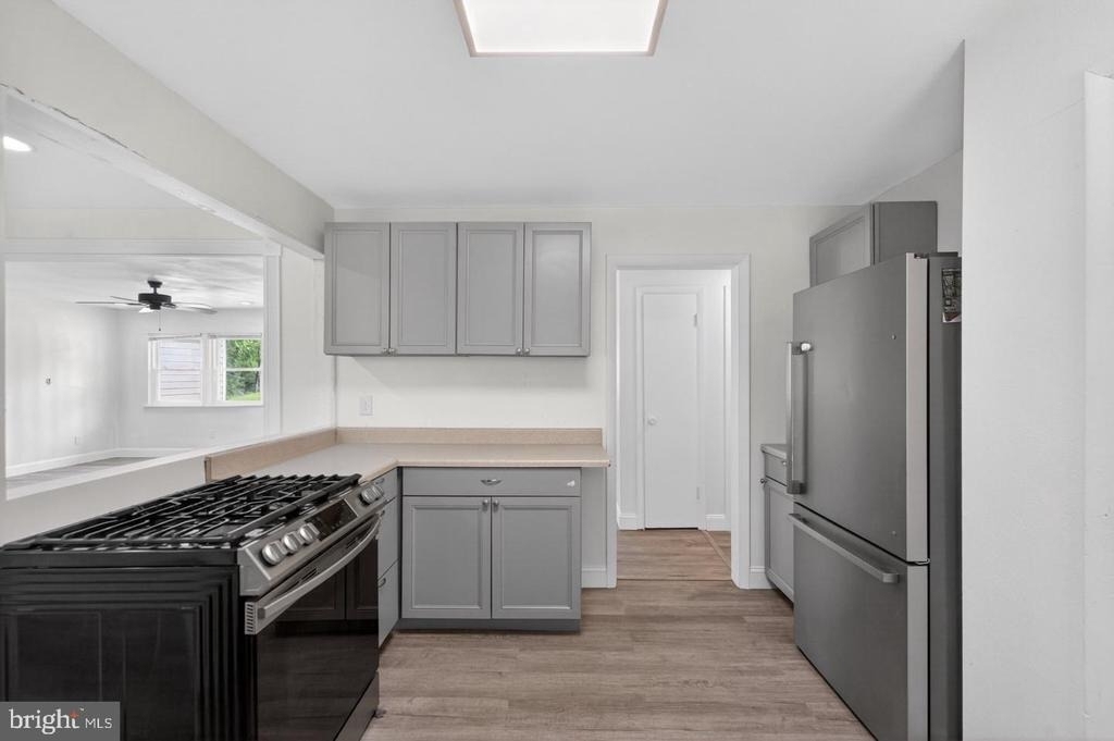 45278 Cove Manor Road - Photo 10