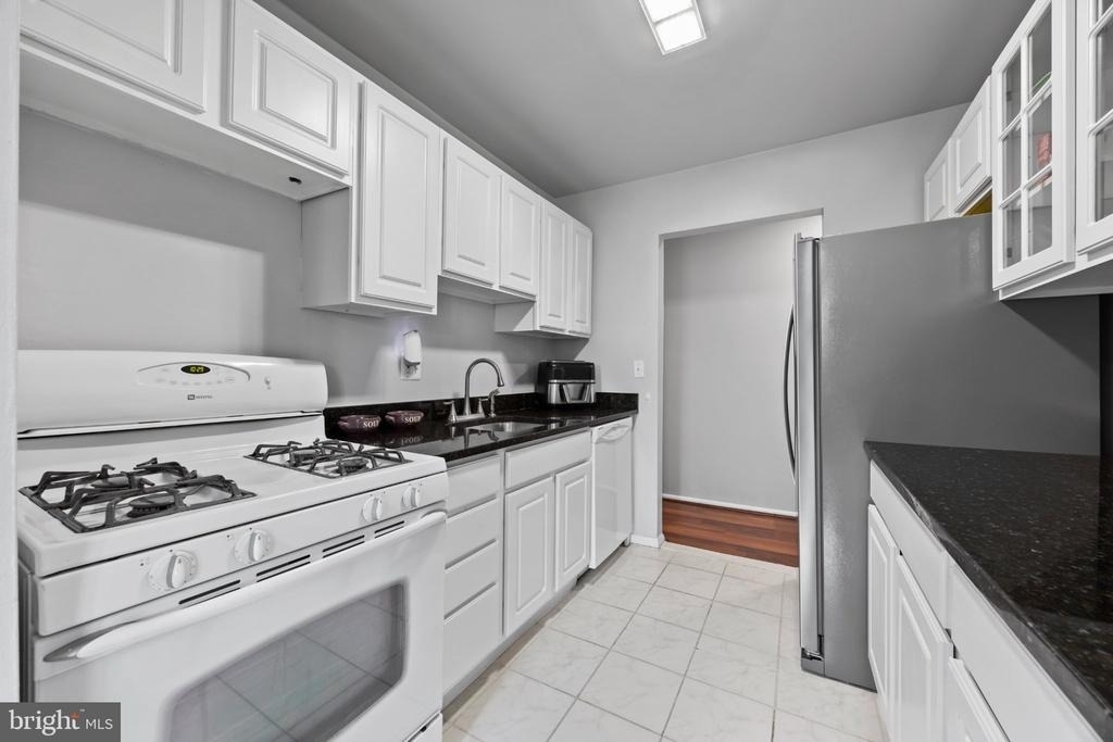 9808 47th Place - Photo 11