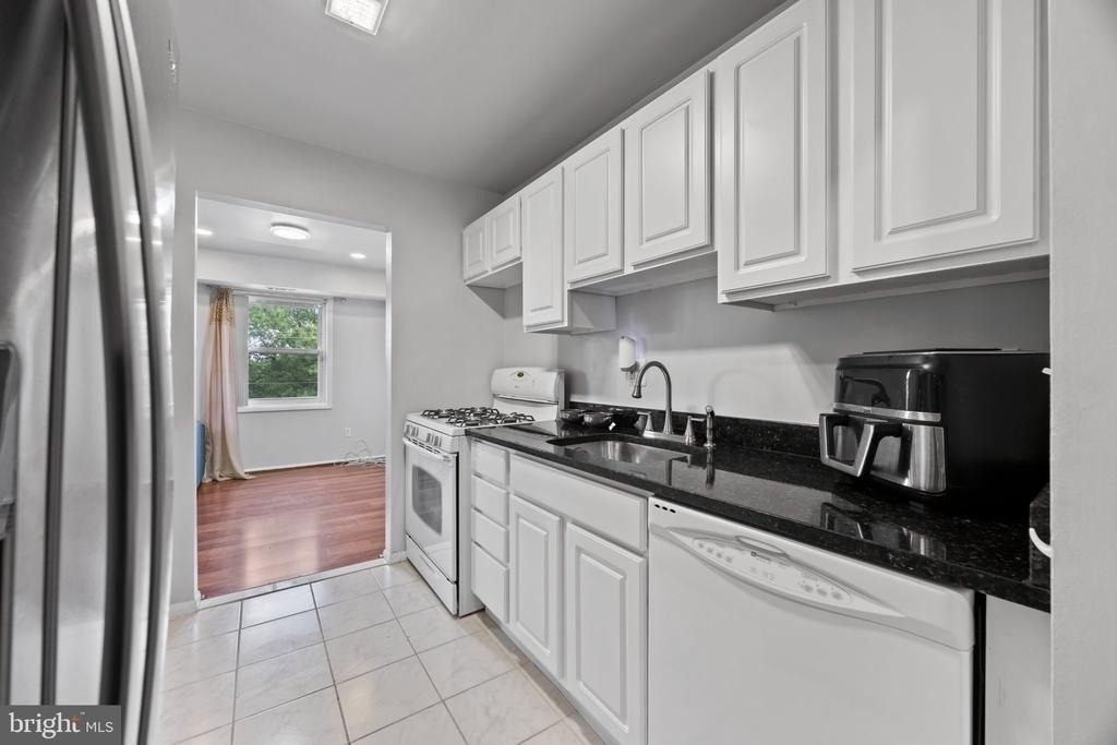 9808 47th Place - Photo 14