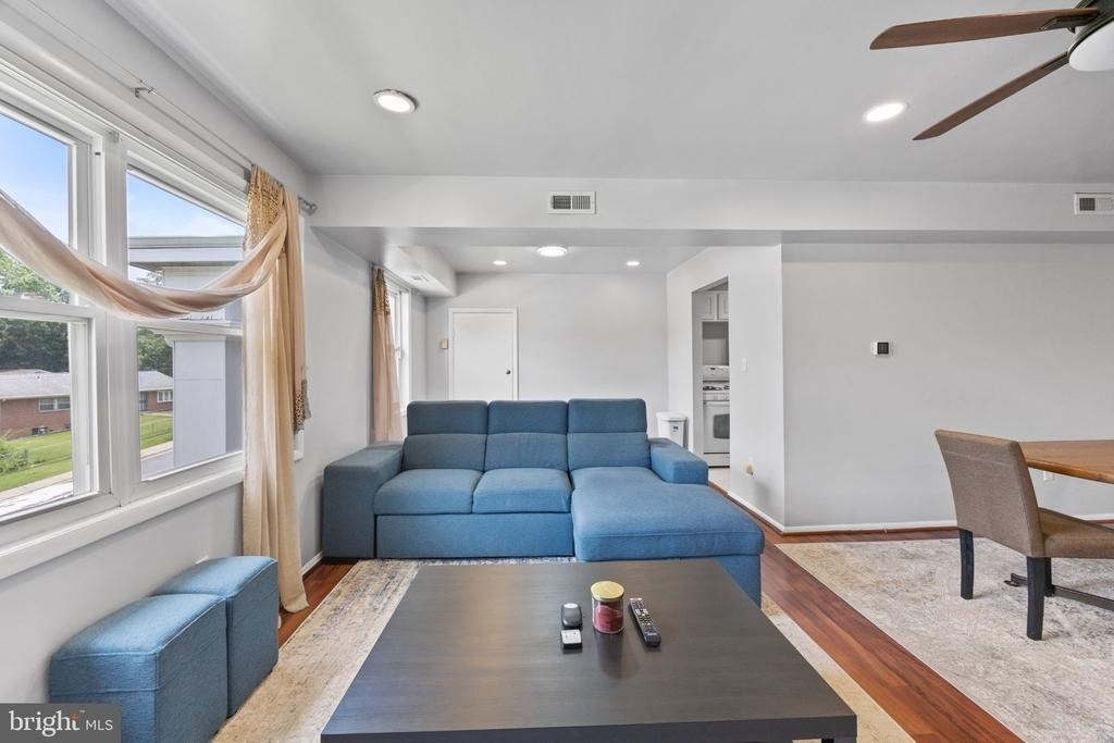 9808 47th Place - Photo 7