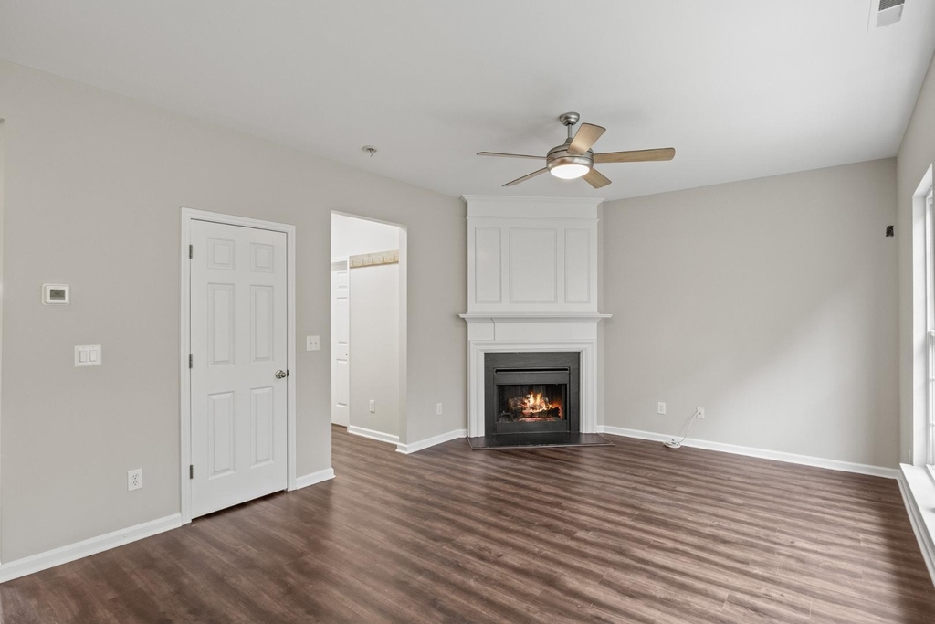 400 Berlin Way - Photo 5