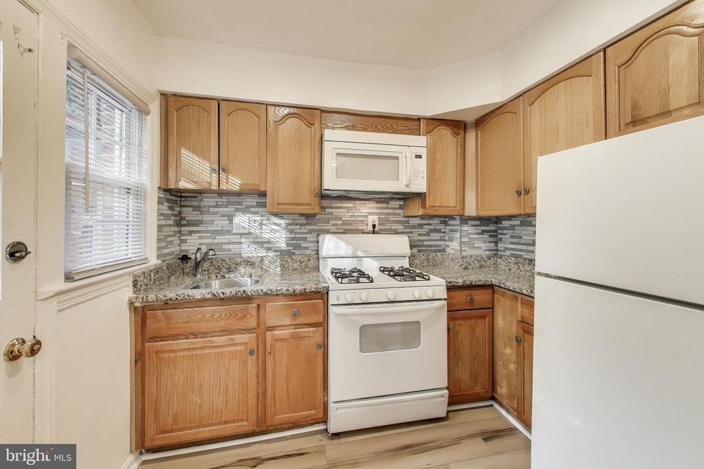 1716 E West Highway - Photo 9