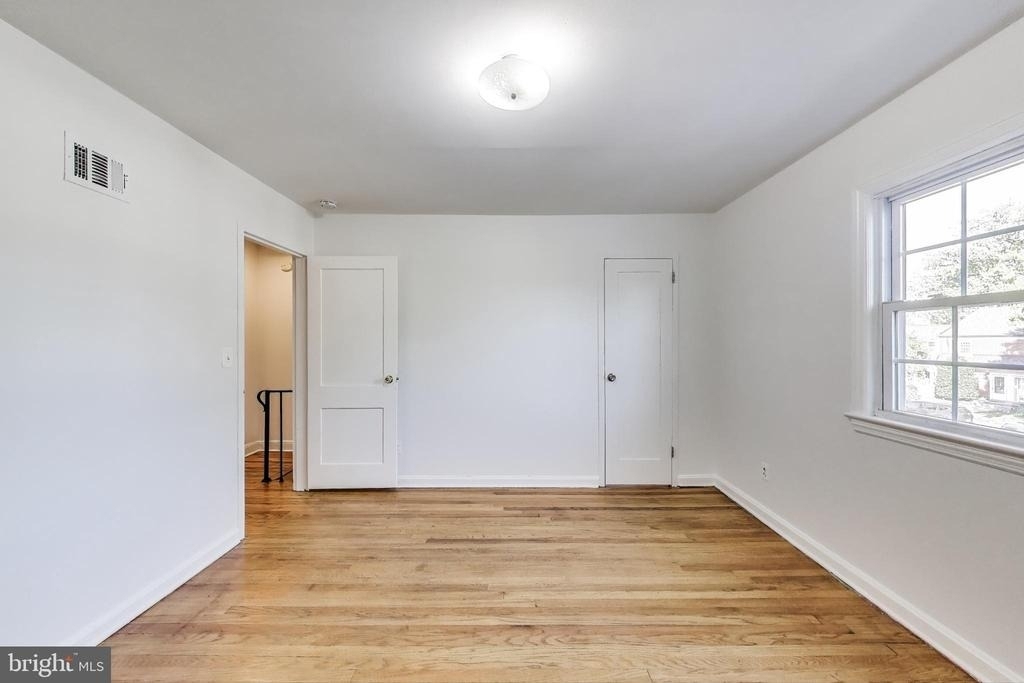 1716 E West Highway - Photo 12