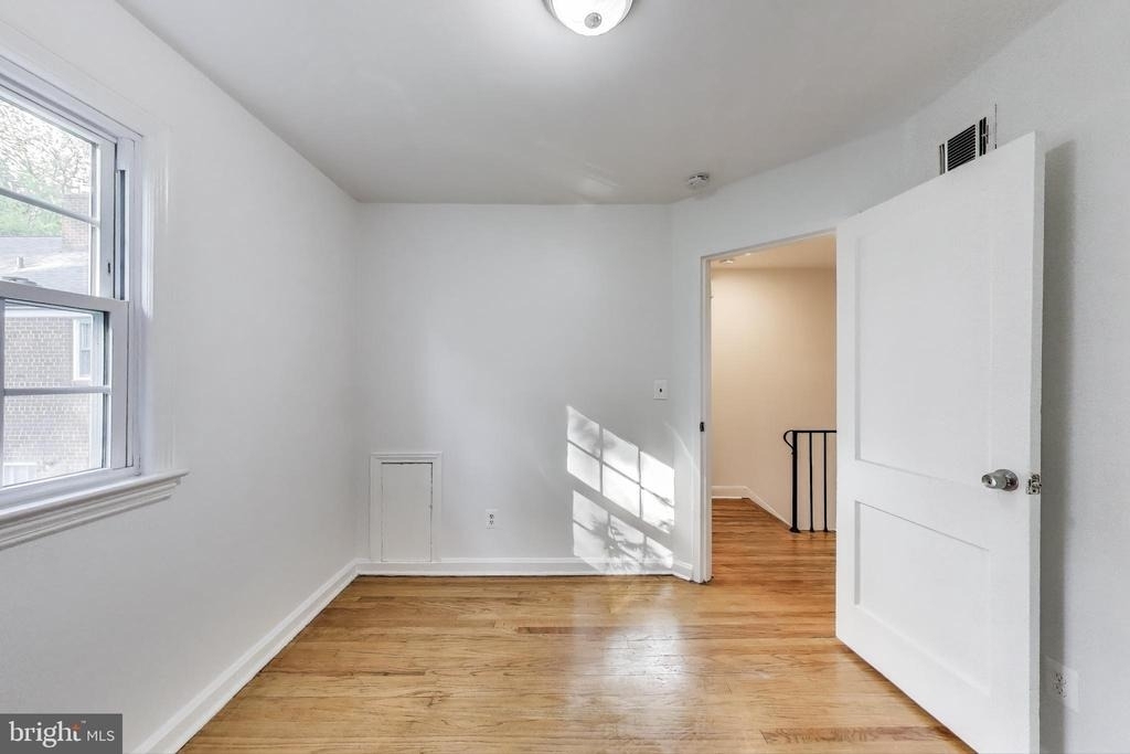 1716 E West Highway - Photo 16