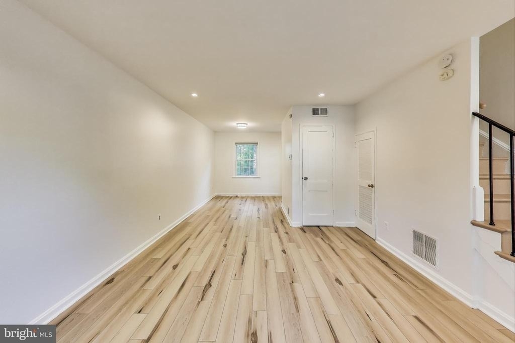 1716 E West Highway - Photo 4