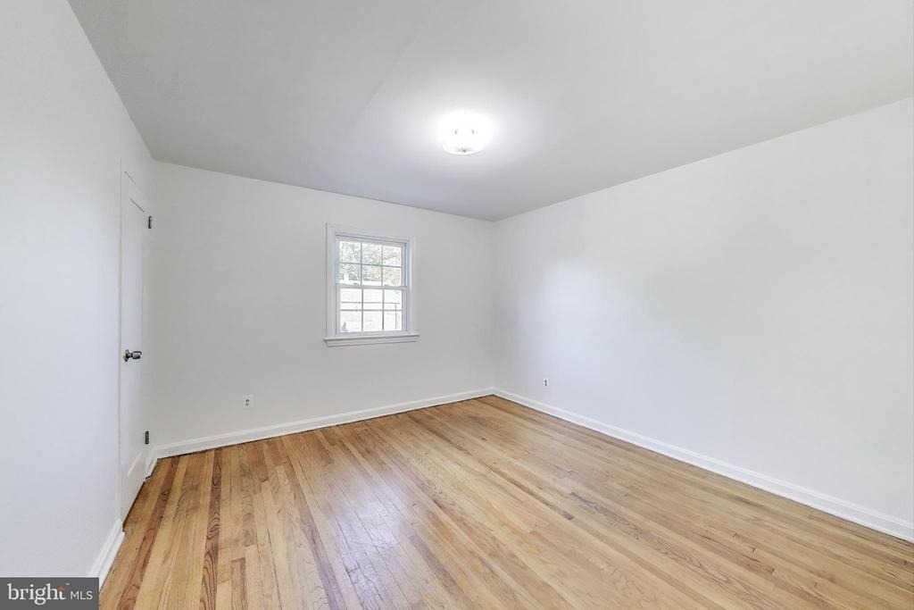 1716 E West Highway - Photo 11
