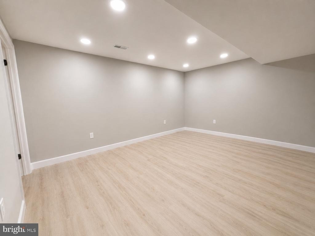 4915 Arctic Terrace - Photo 32