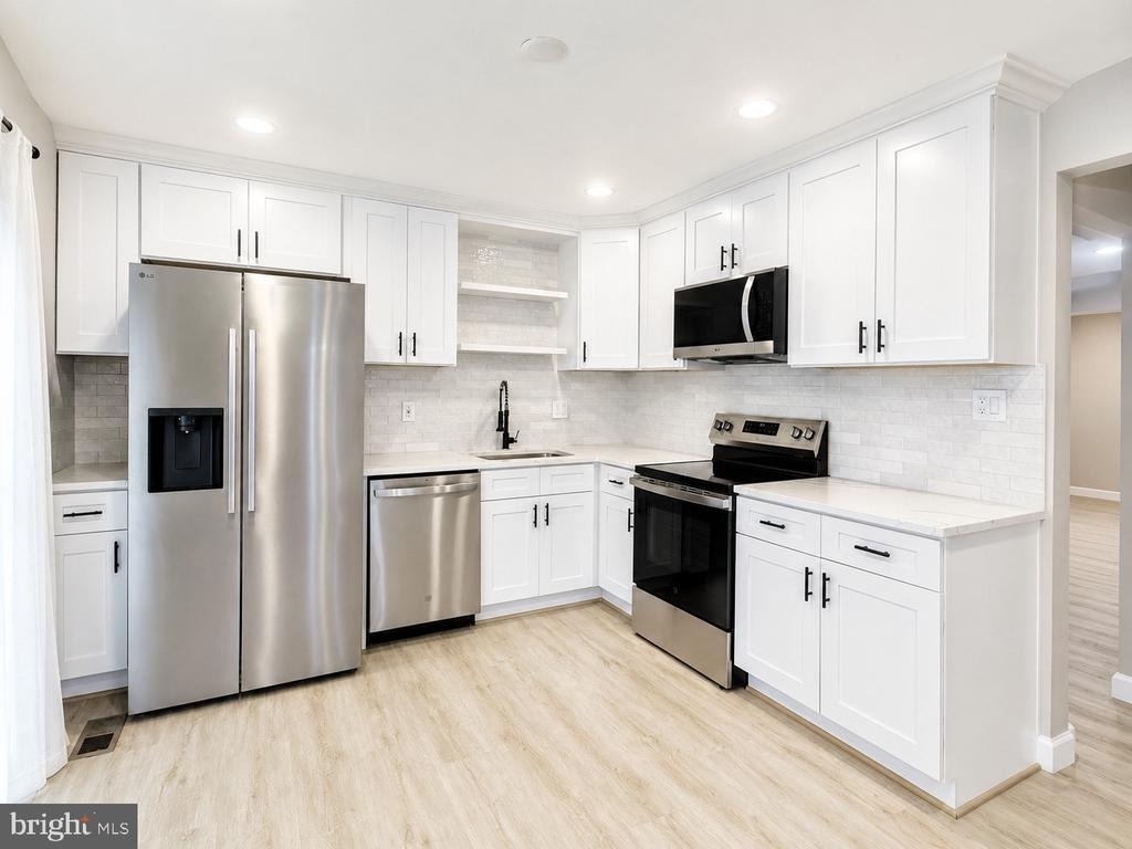 4915 Arctic Terrace - Photo 0