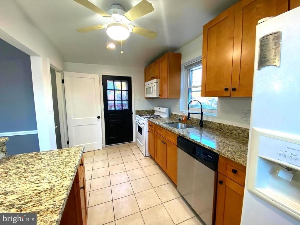 11005 Amherst Avenue - Photo 13