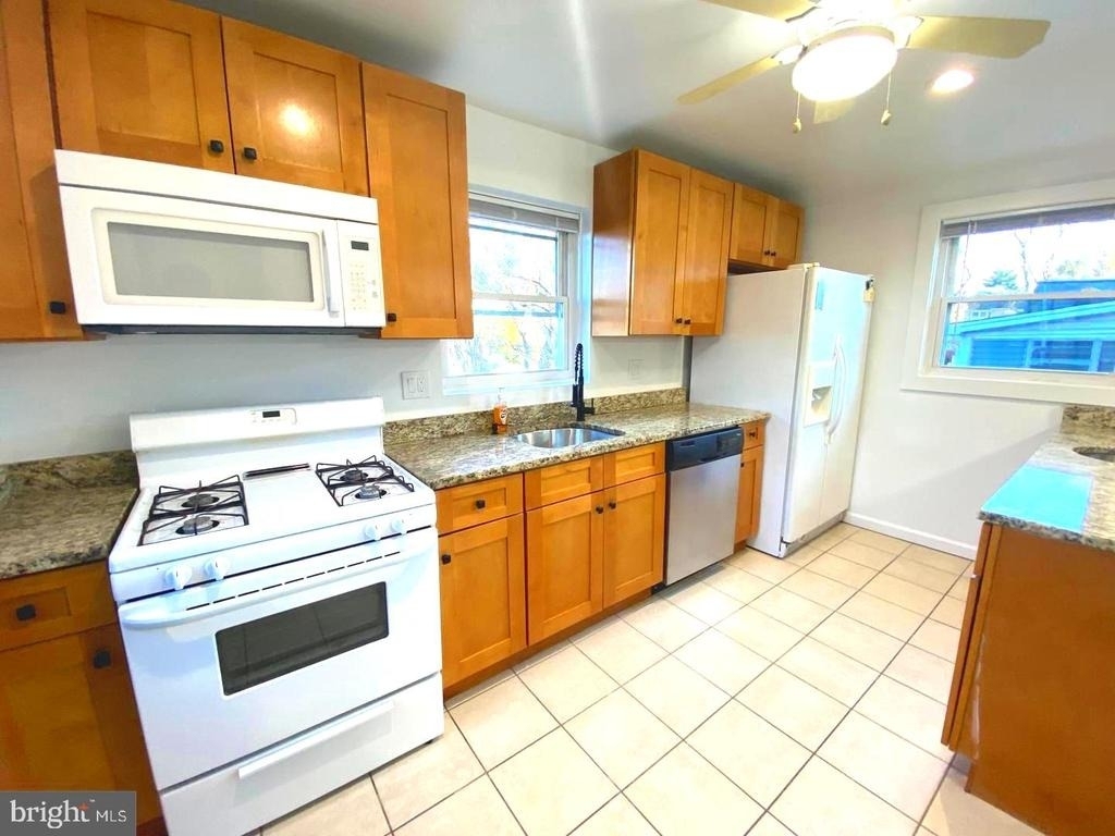 11005 Amherst Avenue - Photo 15