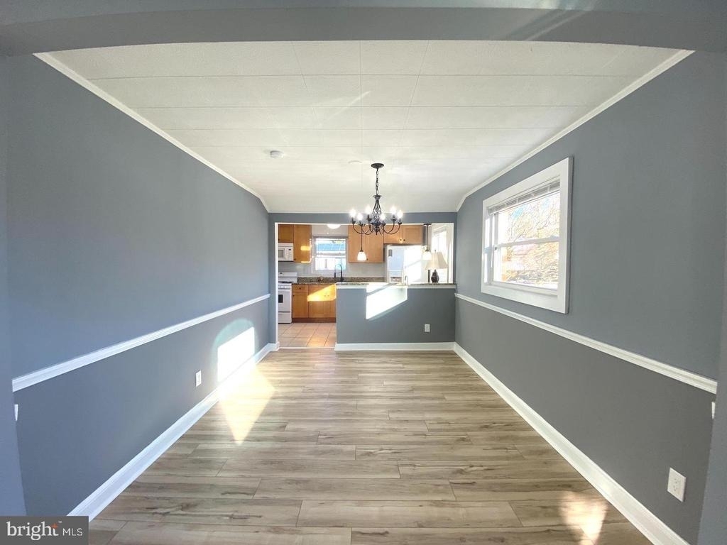 11005 Amherst Avenue - Photo 9