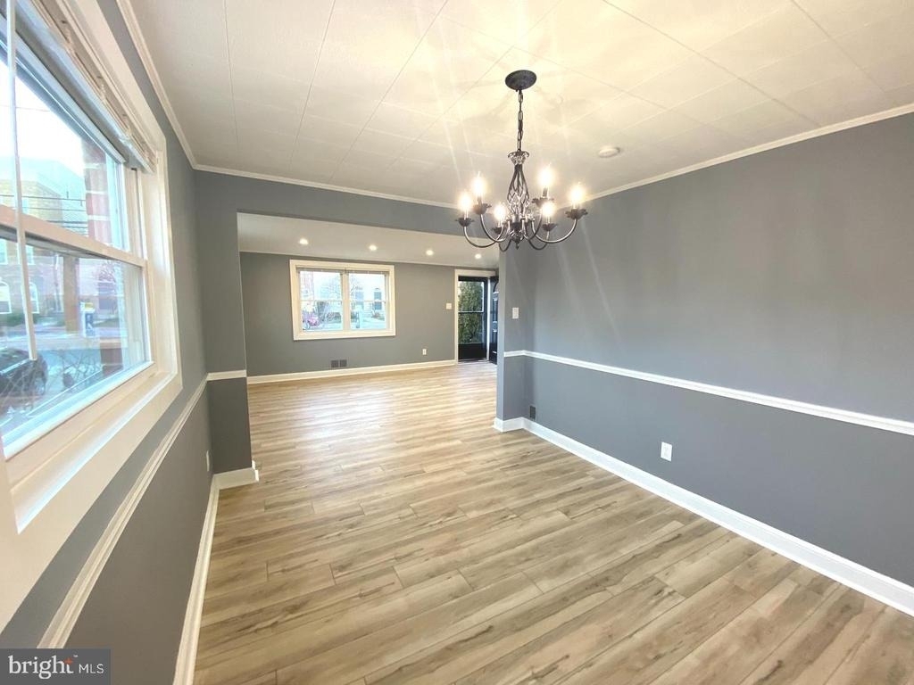 11005 Amherst Avenue - Photo 8